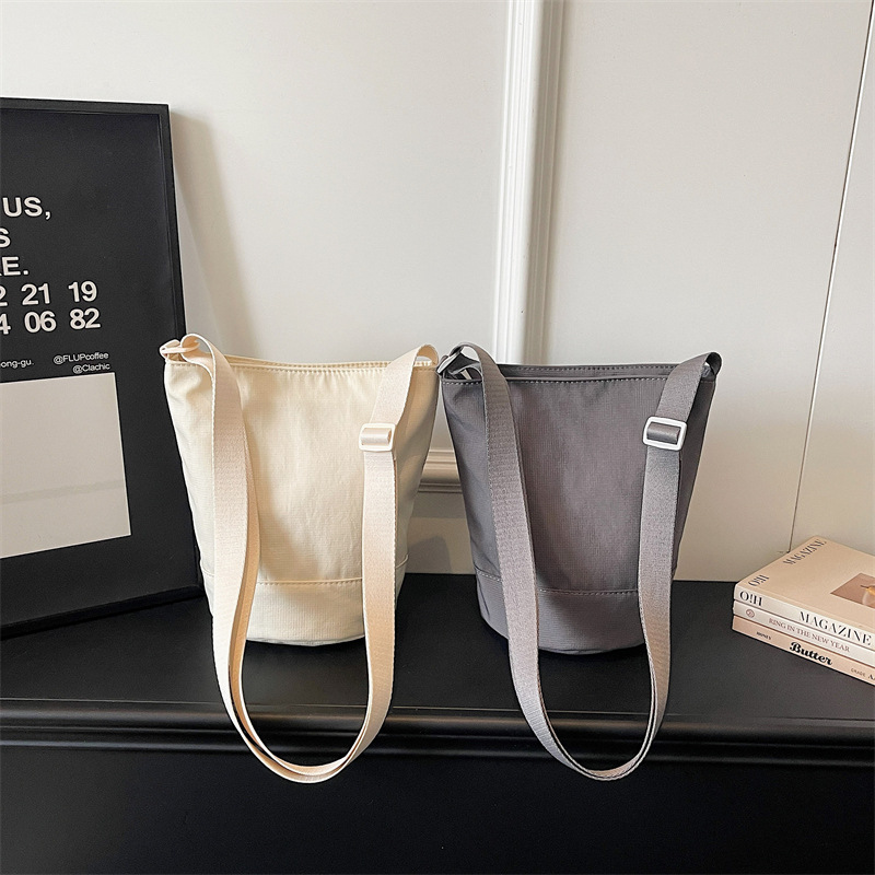 กระเป๋าถือแบบมีหูหิ้วพร้อมโลโก - Women Bags Logo บทวิจารณ์และราคา