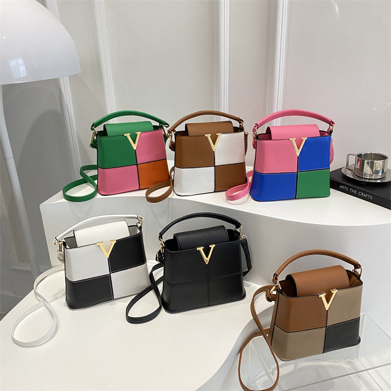 กระเป๋าโท้ทขนาดเล็ก Chic V-Log - Women Bags Logo บทวิจารณ์และราคา