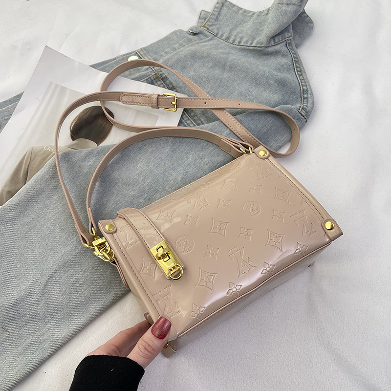 คอลเลคชั่นดีไซน์คลาสสิก 2026 ร - Women Bags Collection บทวิจารณ์และราคา